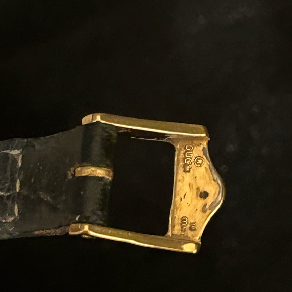 Gucci RARE Vintage Watch with Leather Band and Mother of Pearl Dial…working! EUC - Picture 4 of 4